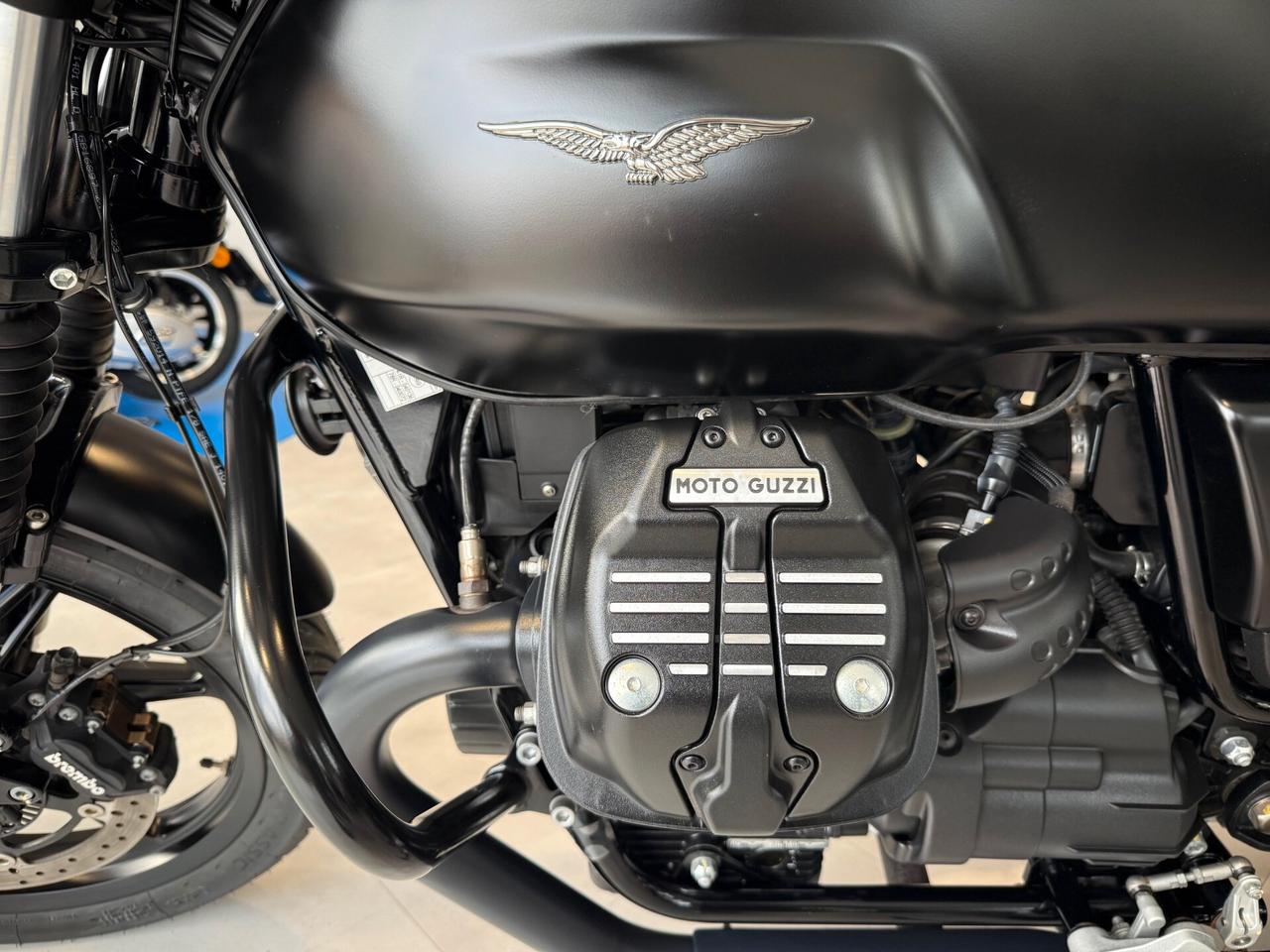 Moto Guzzi V7 IV Stone €5