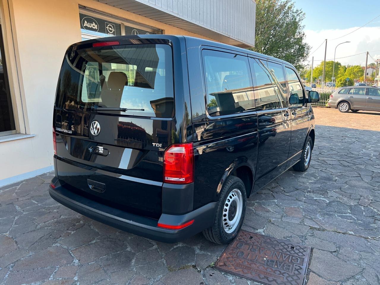 Volkswagen Transporter 2.0 TDI 102CV PC Kombi 9 posti