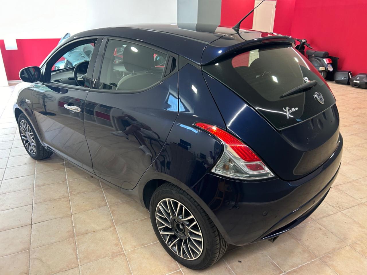 Lancia Ypsilon 1.2 69 CV 5 porte Platinum