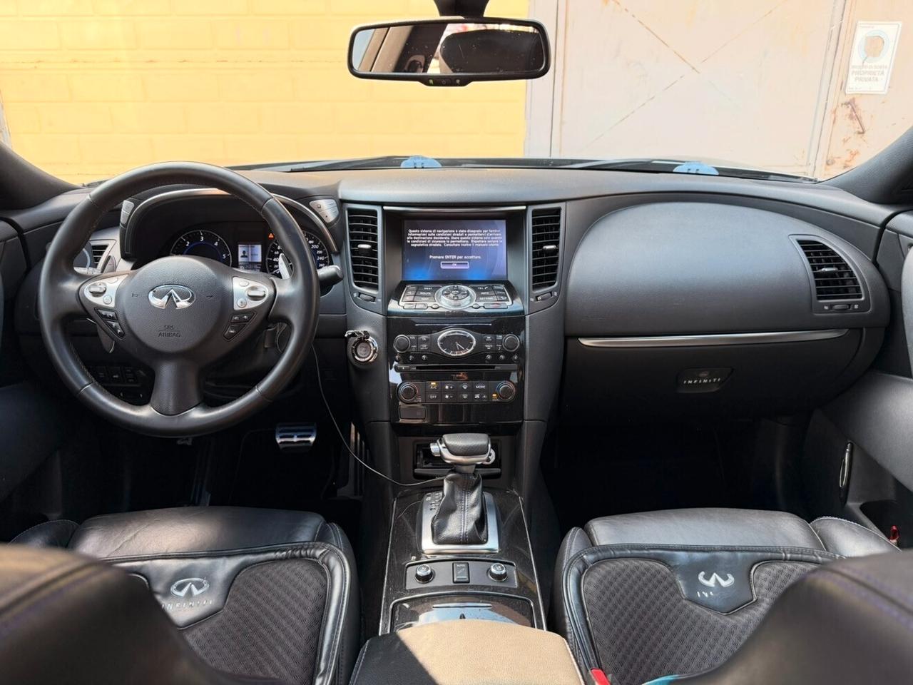 Infiniti QX70 3.0 diesel V6 AT Ultimate