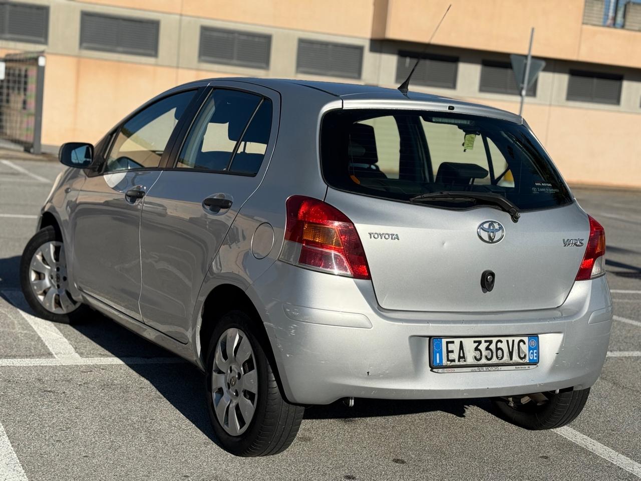 Toyota Yaris 1.4 D-4D 90 CV 6 marce 2010 neopatentati