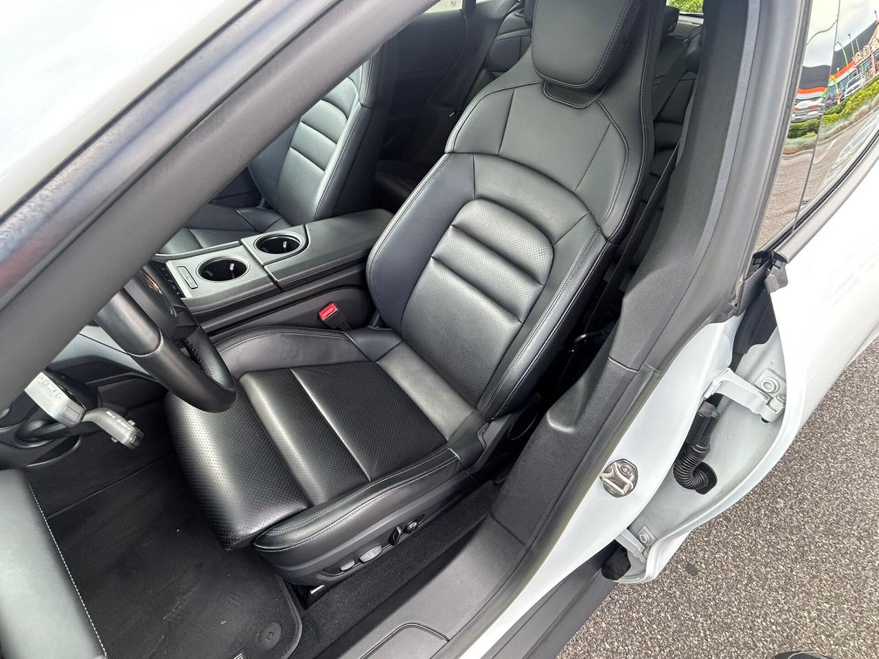 Porsche Taycan Sport Turismo Performance Battery Plus 5 posti