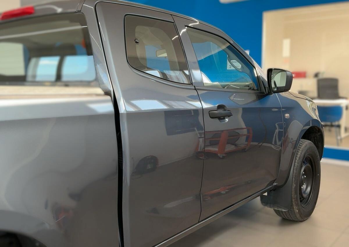 ISUZU D-MAX 1.9 TD Space Cab 4WD L — 163 CV | 11/2024 | 30.551 km