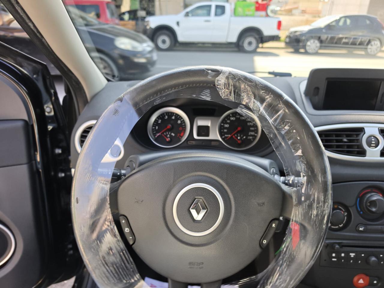 Renault Clio 1.2 16V 5 porte Live! - Anno 2011