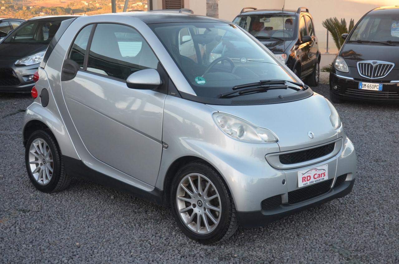 Smart fortwo. 1.0 benzina con tetto panoramico