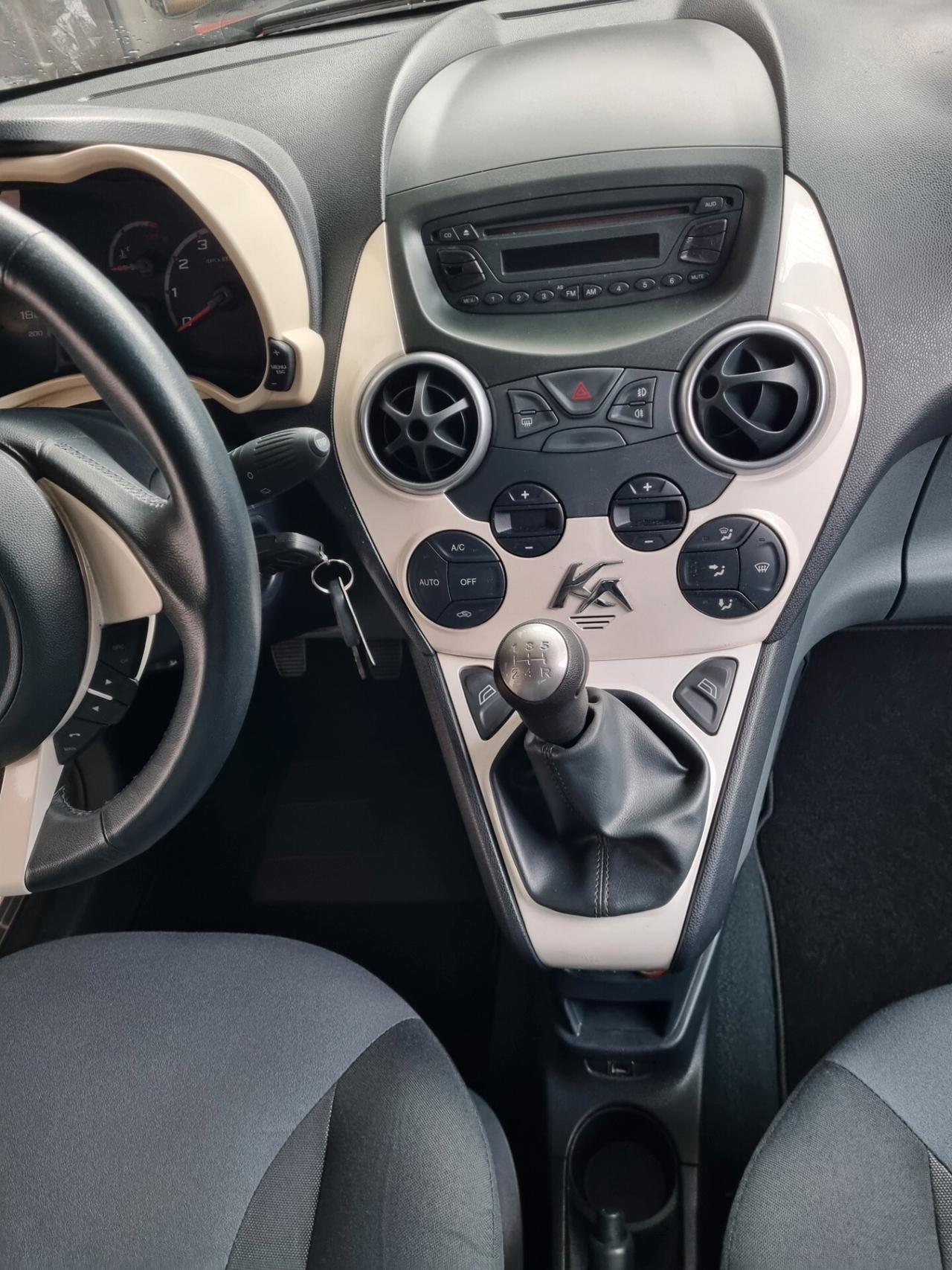 Ford Ka 1.2 8V 69CV Titanium, solo 61.000 km! GARANZIA!