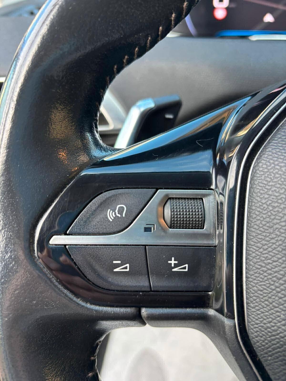 Peugeot 3008 BlueHDi 130 S&S AllurE**-