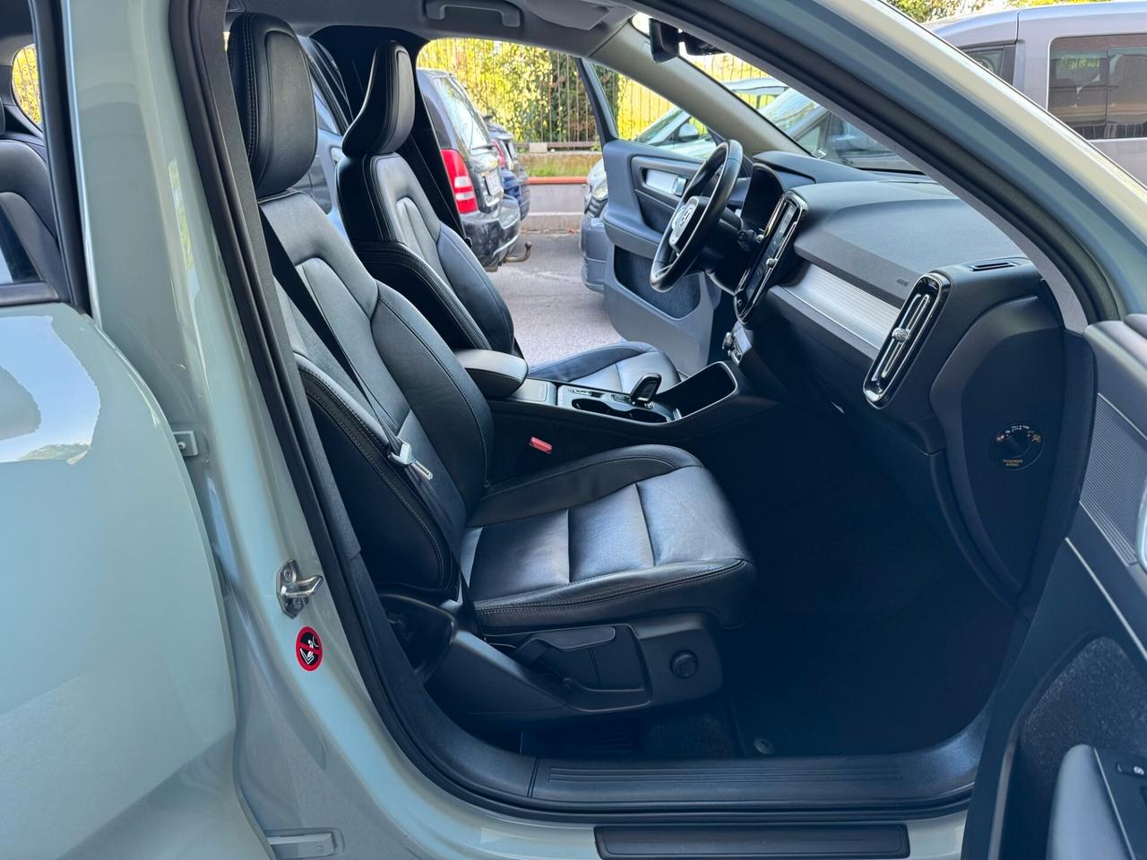 Volvo XC40 2.0 d4 Momentum AWD GEARTRONIC UNIPROP.