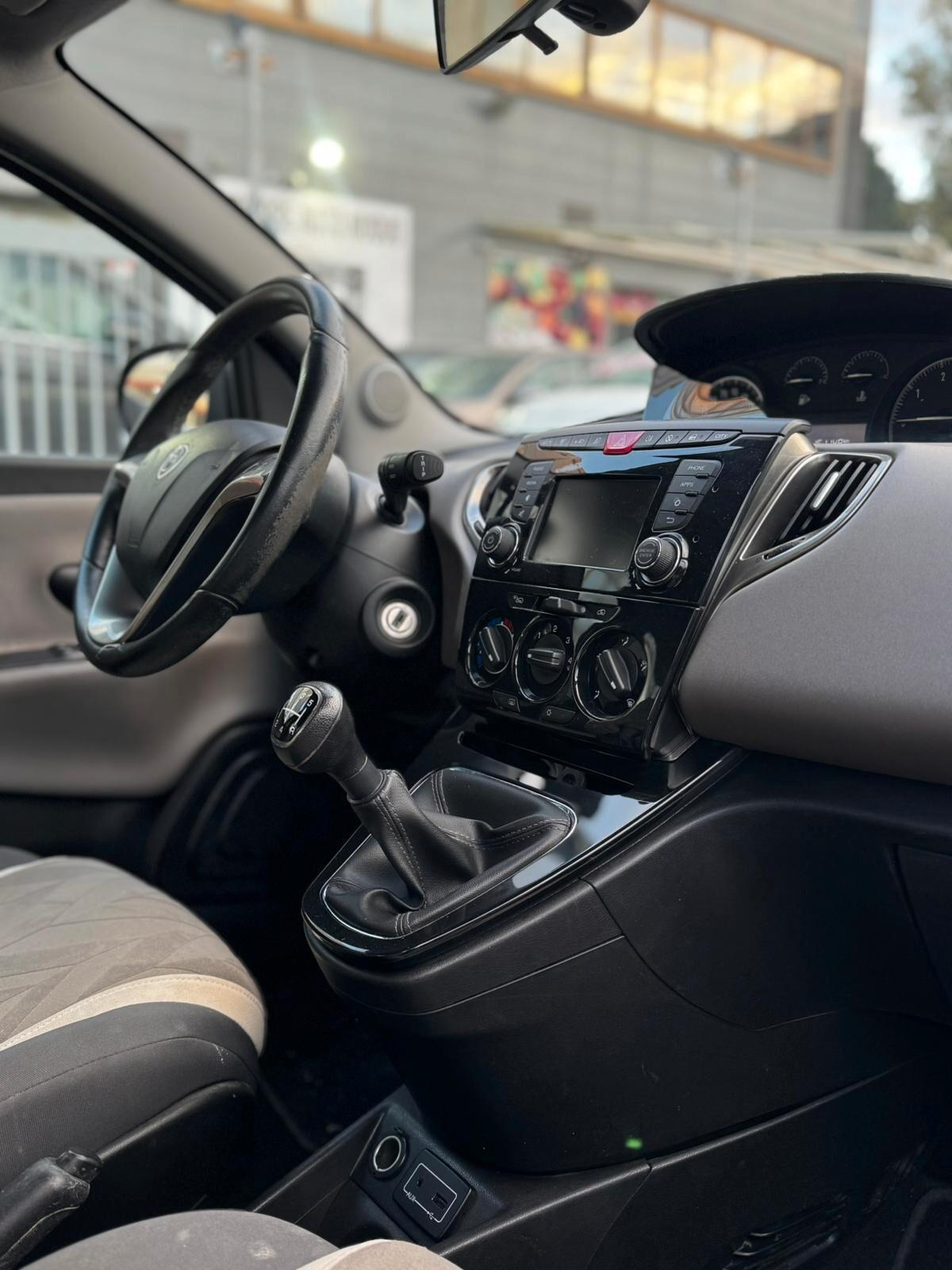 Lancia Ypsilon 1.3 MJT 16V 80 CV 5 porte S&S Platinum