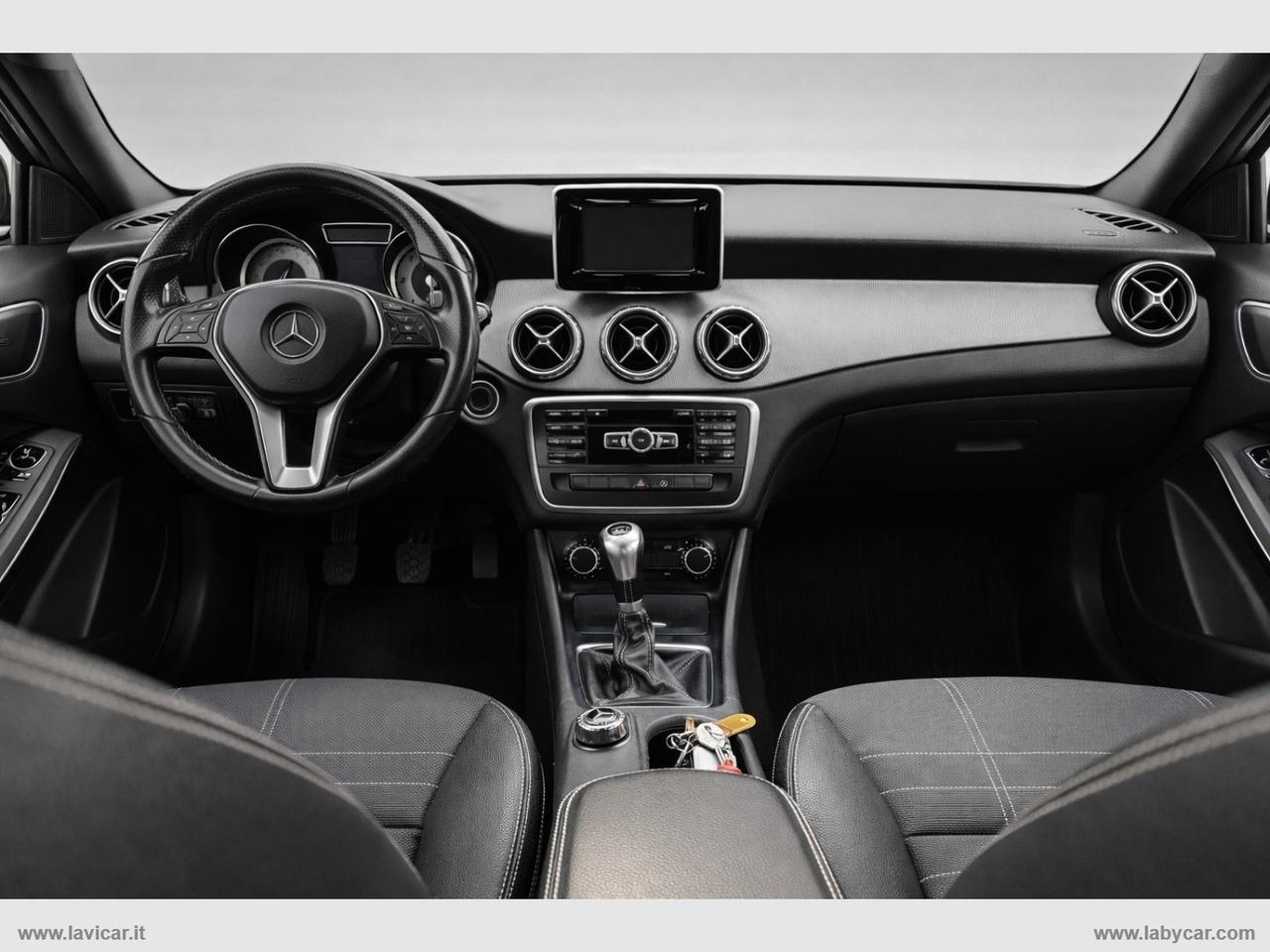 MERCEDES-BENZ GLA 180 d Premium