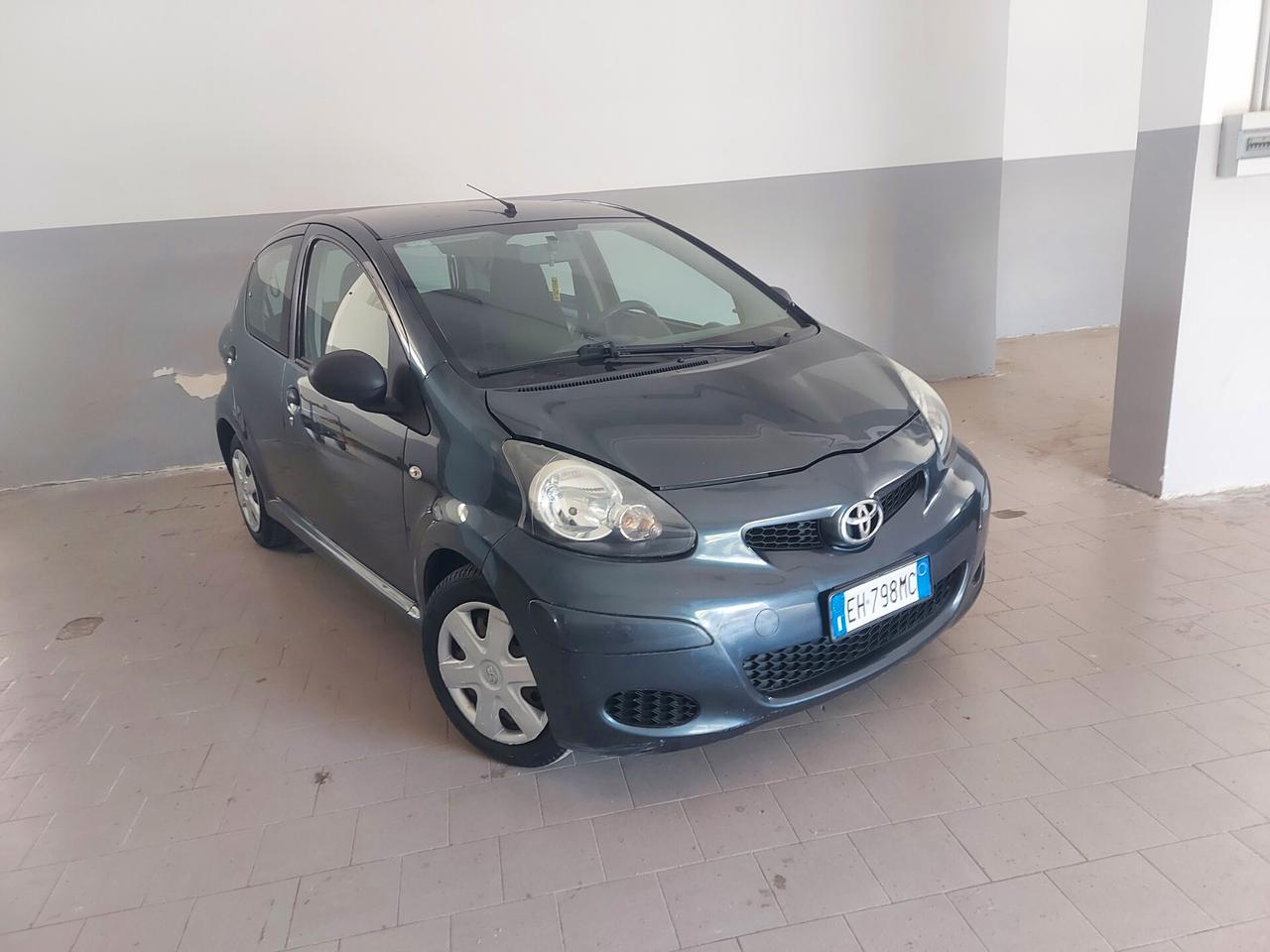 Toyota Aygo 1.0 benz 2011 5 porte