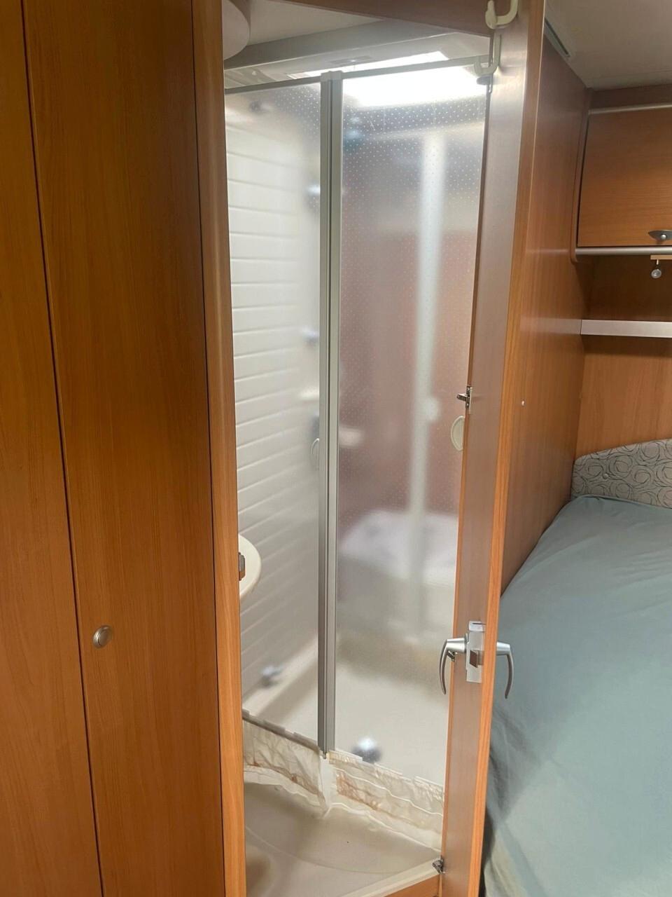 Bürstner Viseo 696 Motorhome con letto matrimoniale