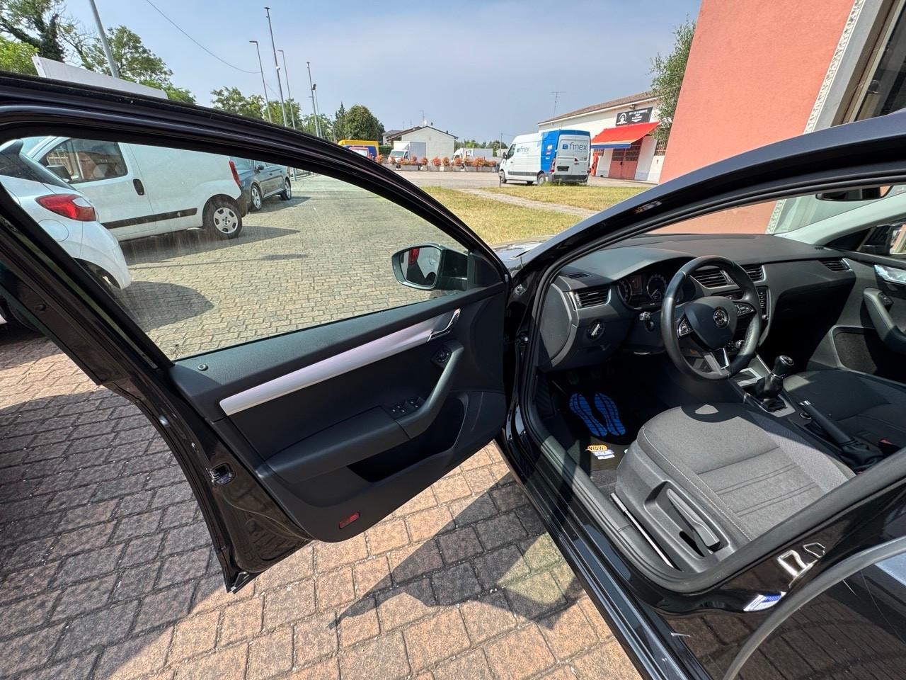 Skoda Octavia 1.6 TDI 116CV DSG – Executive – IVA esposta