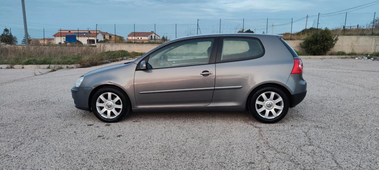 Volkswagen Golf 2.0 16V TDI 3p. Sportline