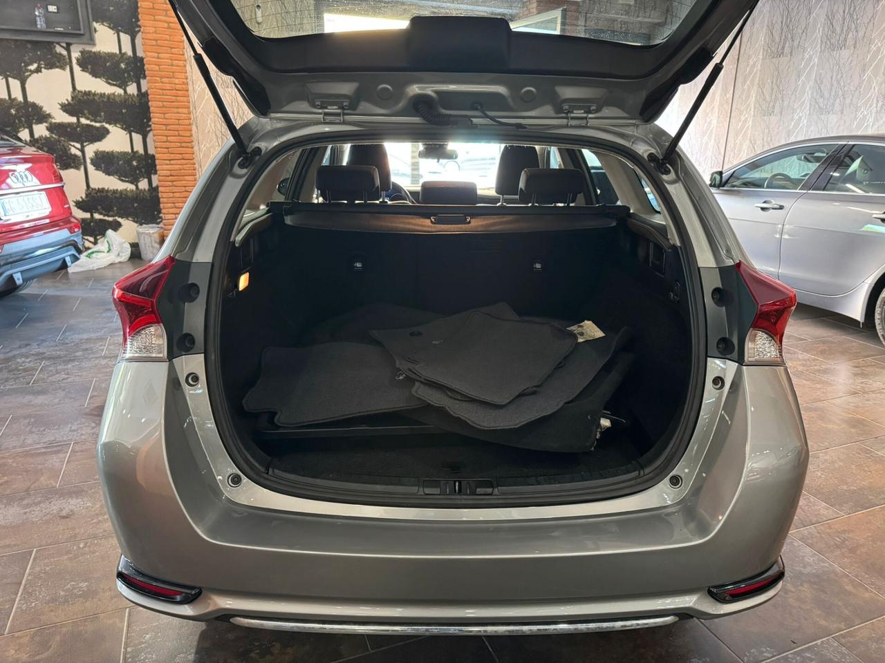 Toyota Auris Touring Sports 1.8 Hybrid Active