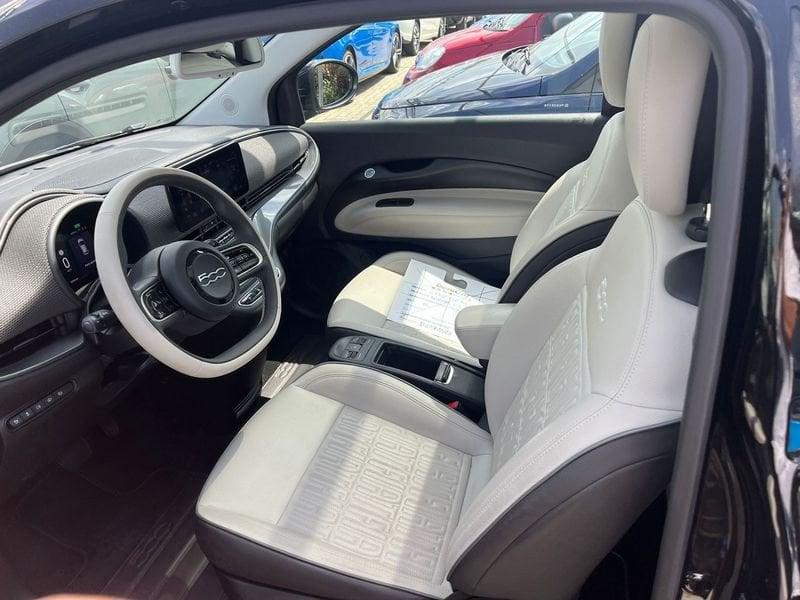 FIAT 500 500e 3+1 42 kWh La Prima