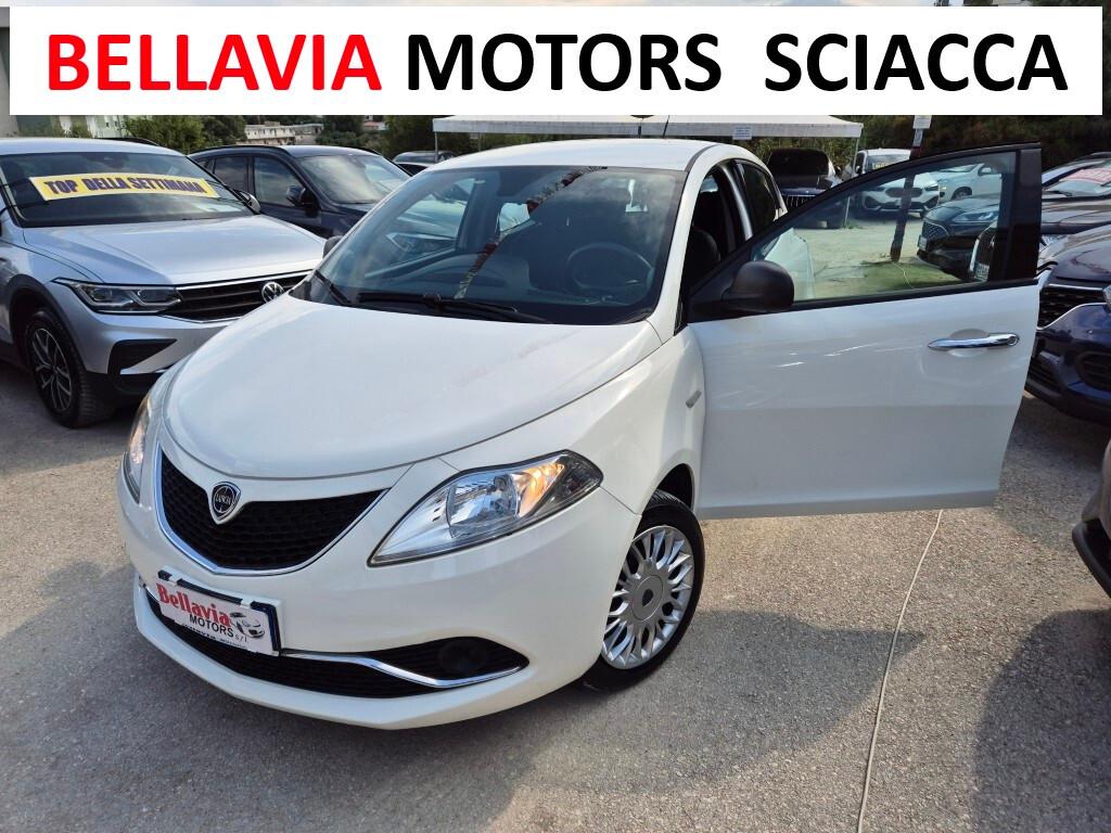 Lancia Ypsilon 1.2 69 CV 5 porte 27.000 KM