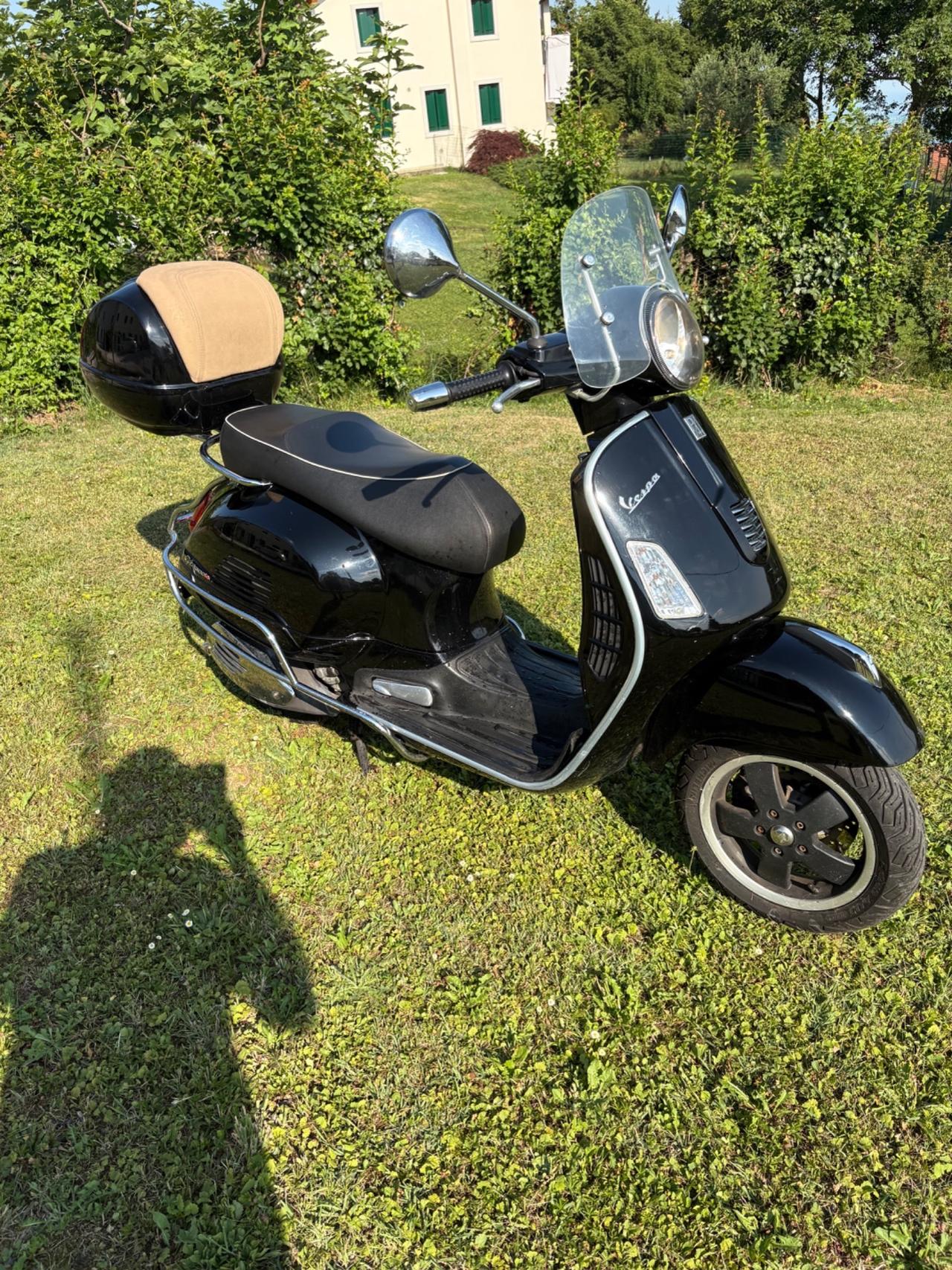 Piaggio Vespa 300 GTS - 2010