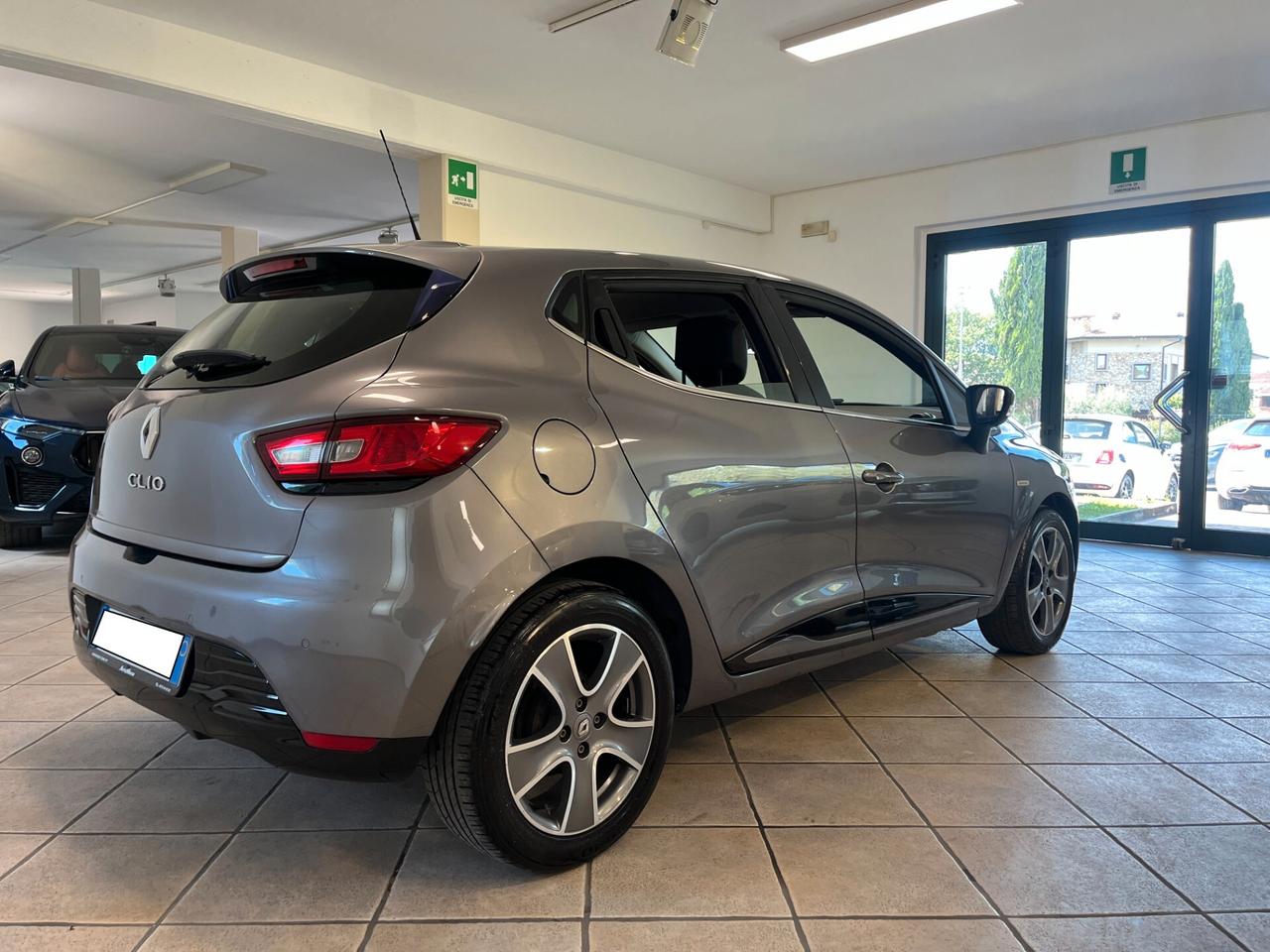 Renault Clio 1.2 75CV 5 porte COSTUME NATIONAL