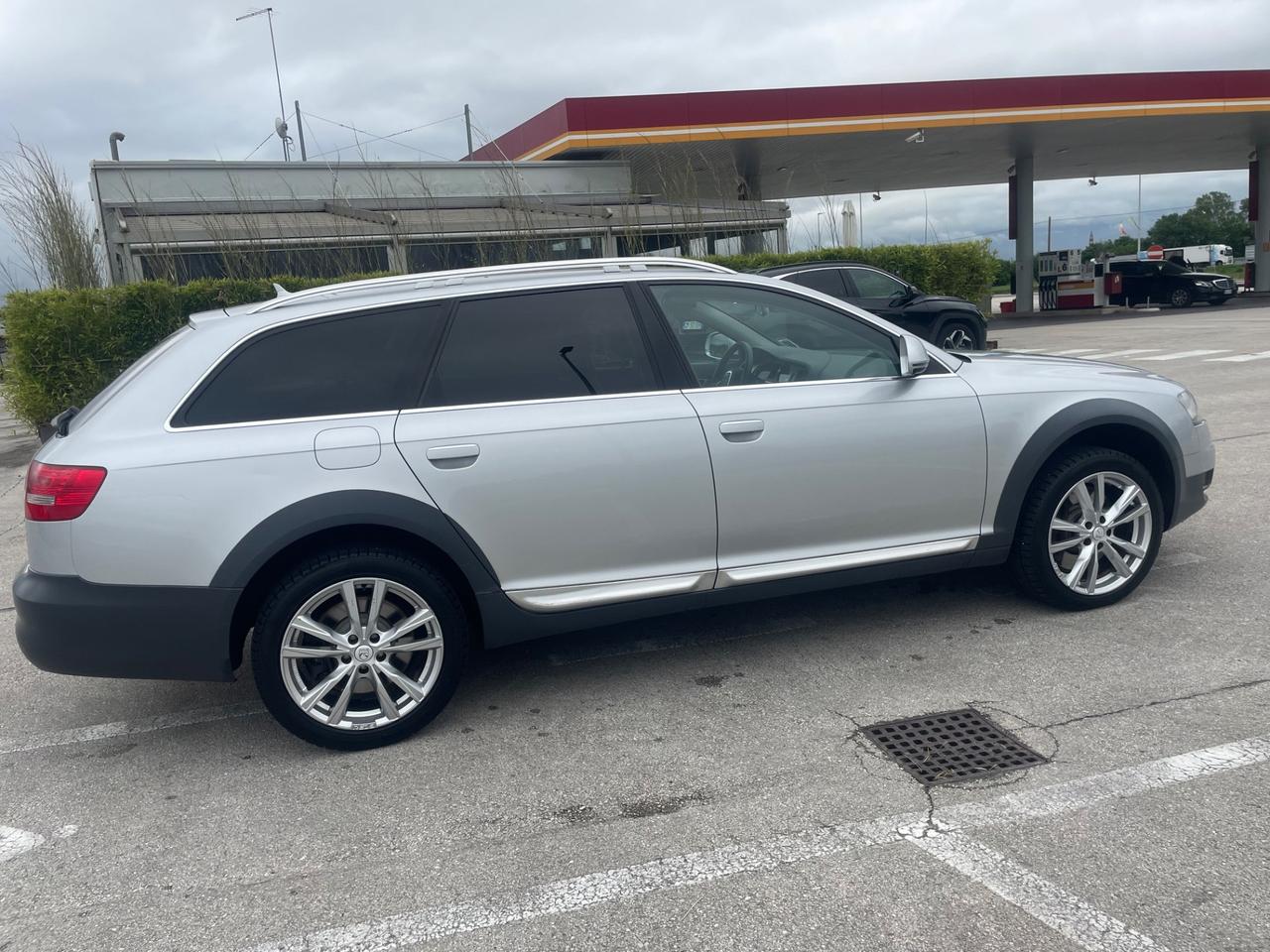 Audi a6 allroad 3.0 TDI 240 cv anno 2011 perfetto dí tutto