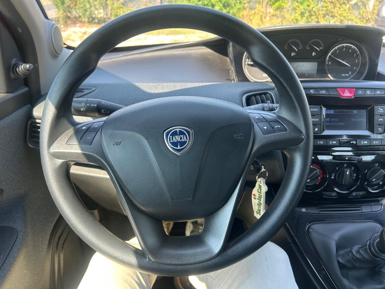 Lancia Ypsilon 1.0 FireFly 5 porte S&S Hybrid Ecochic Silver