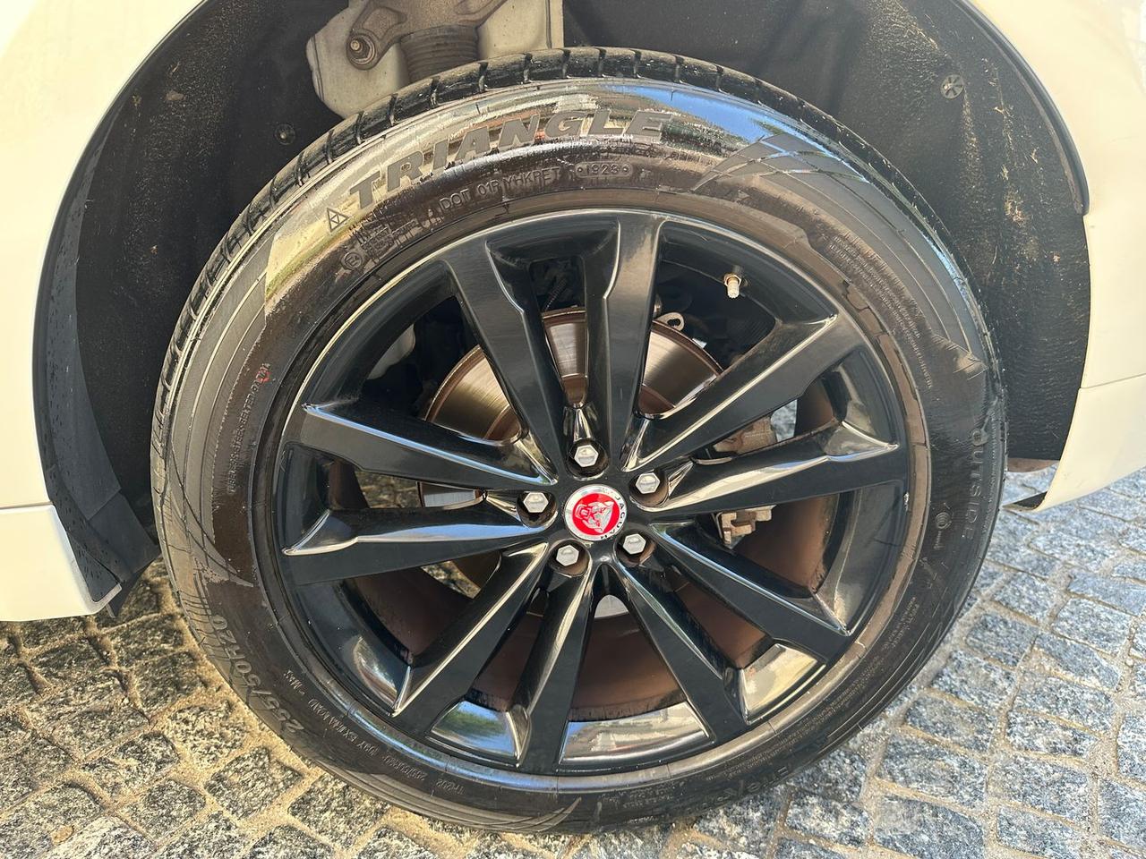 Jaguar F-Pace R-Sport 2.0 20d Turbo #11029