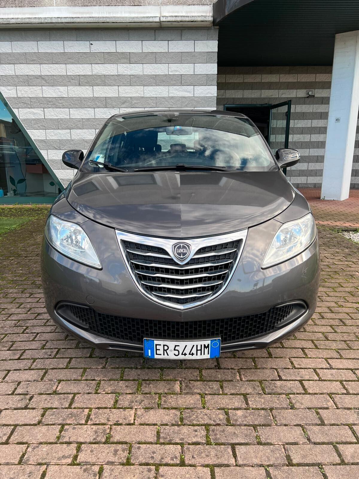 Lancia Ypsilon 1.2 69 CV 5 porte S&S Silver