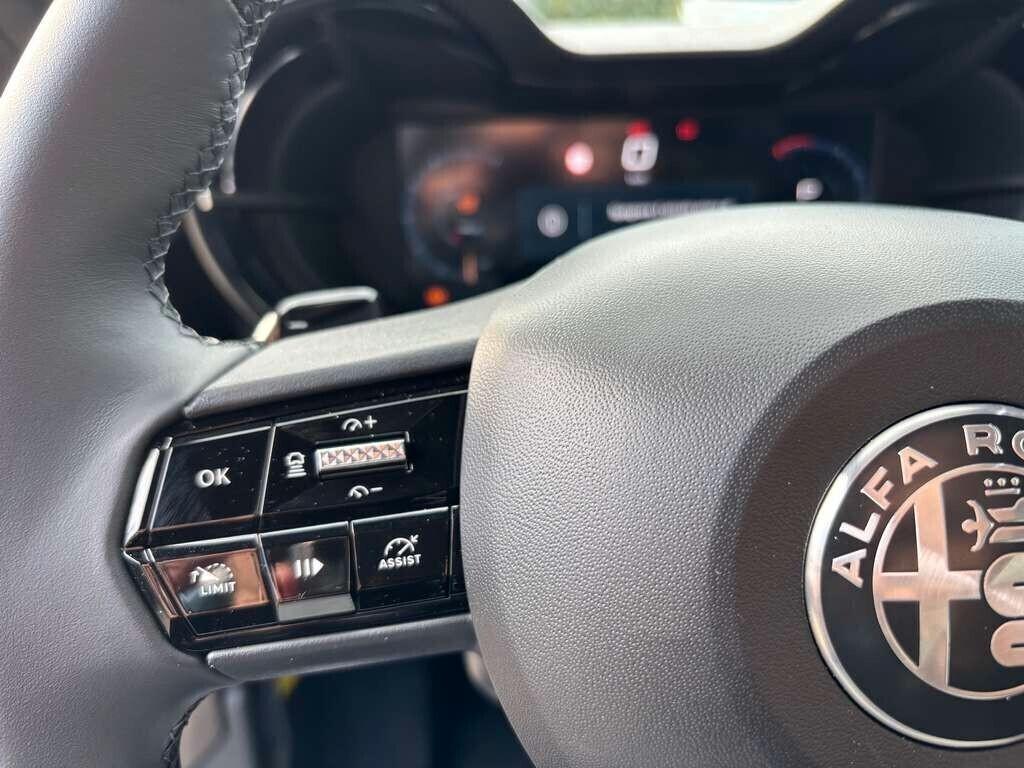 Alfa Romeo Junior 1.2 136 CV Hybrid eDCT6 Speciale KM 0 IVA ESPOSTA Tua a soli 269 Euro al mese