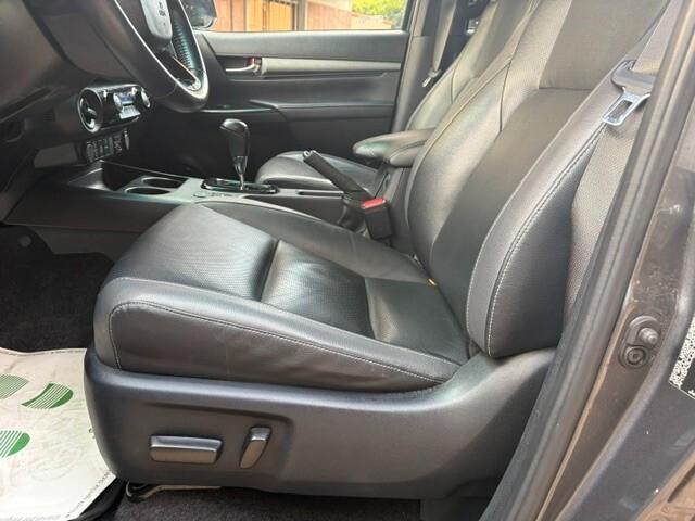 Toyota Hilux 2.4 D-4D A/T 4WD 4 porte Double Cab Invincible