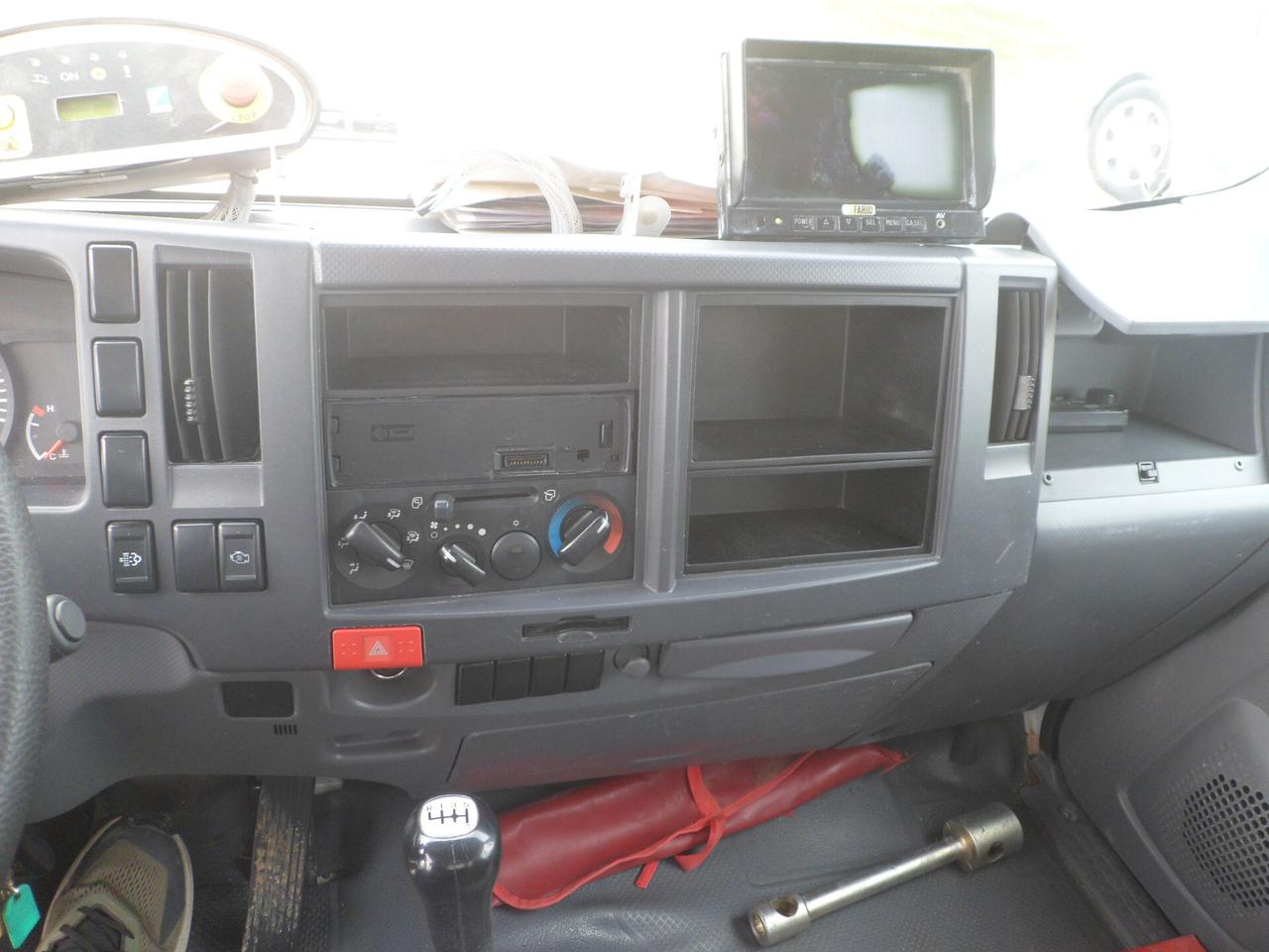 Isuzu M21 compattatore