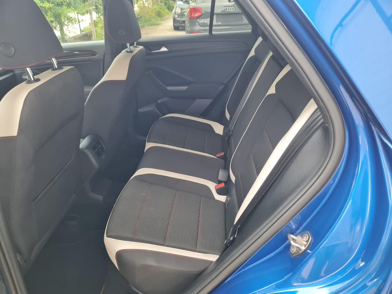 Volkswagen T-Roc 1.5 TSI 150 CV DSG Sport BMT – 2019 – €17.900