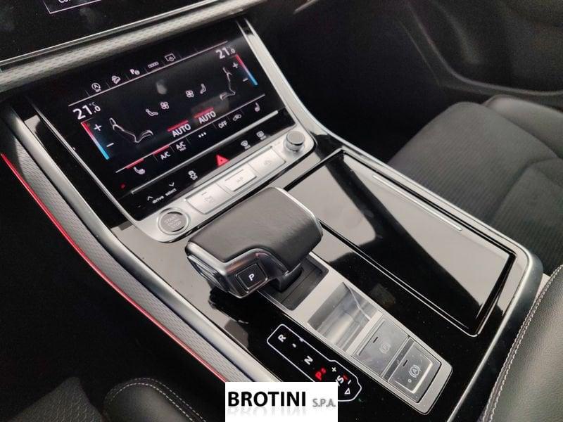 Audi Q8 50 TDI 210kW quattro tip. S Line Edition