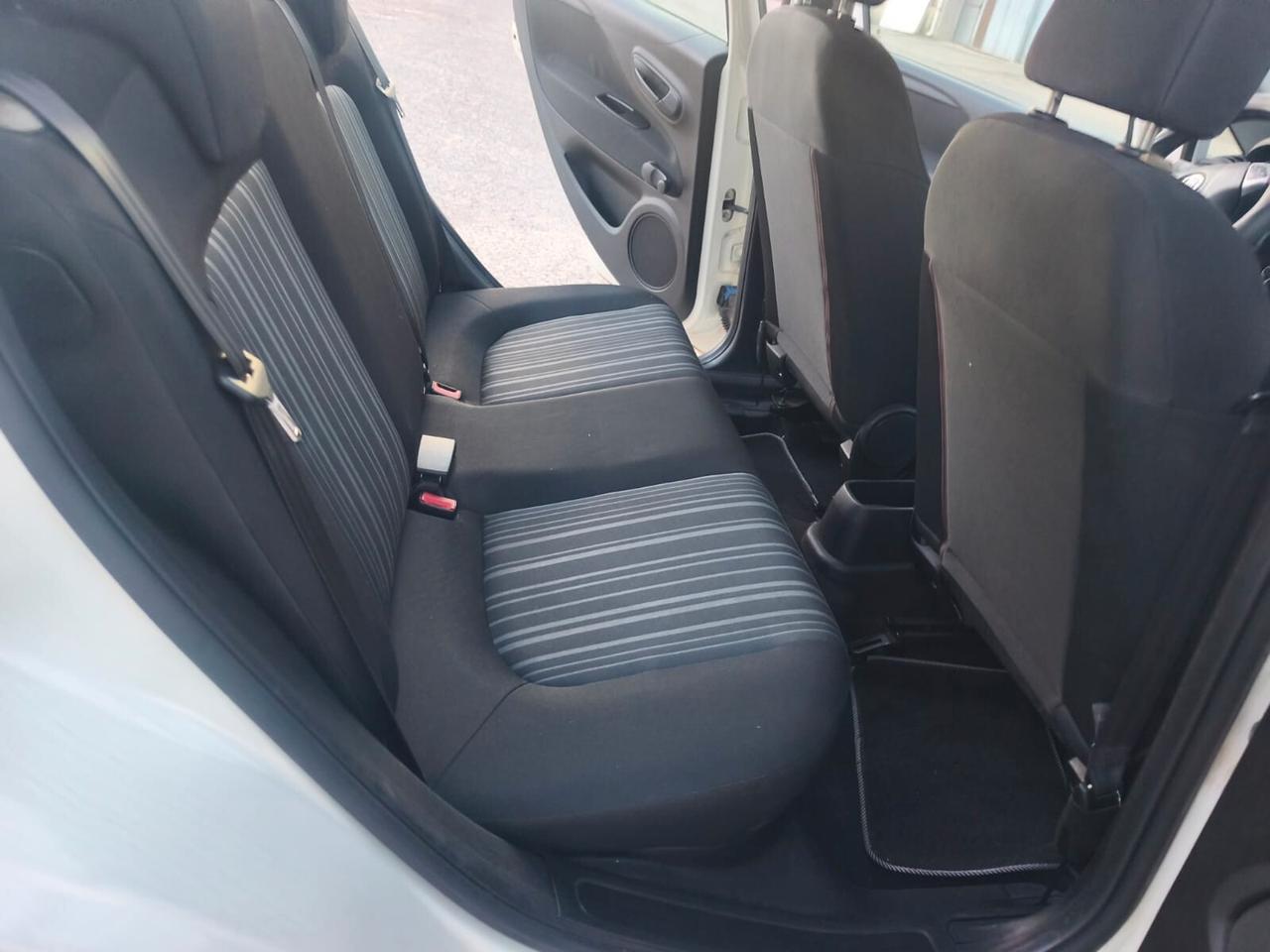 Fiat Punto 2011----1.2 Benzina Neopatentati
