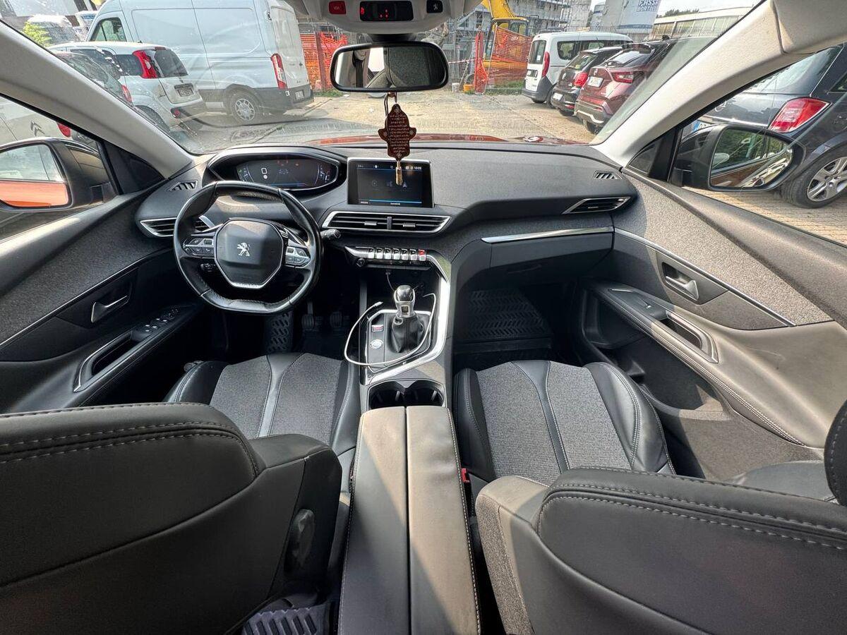 Peugeot 3008 1.2 pt t Active s&s 130cv