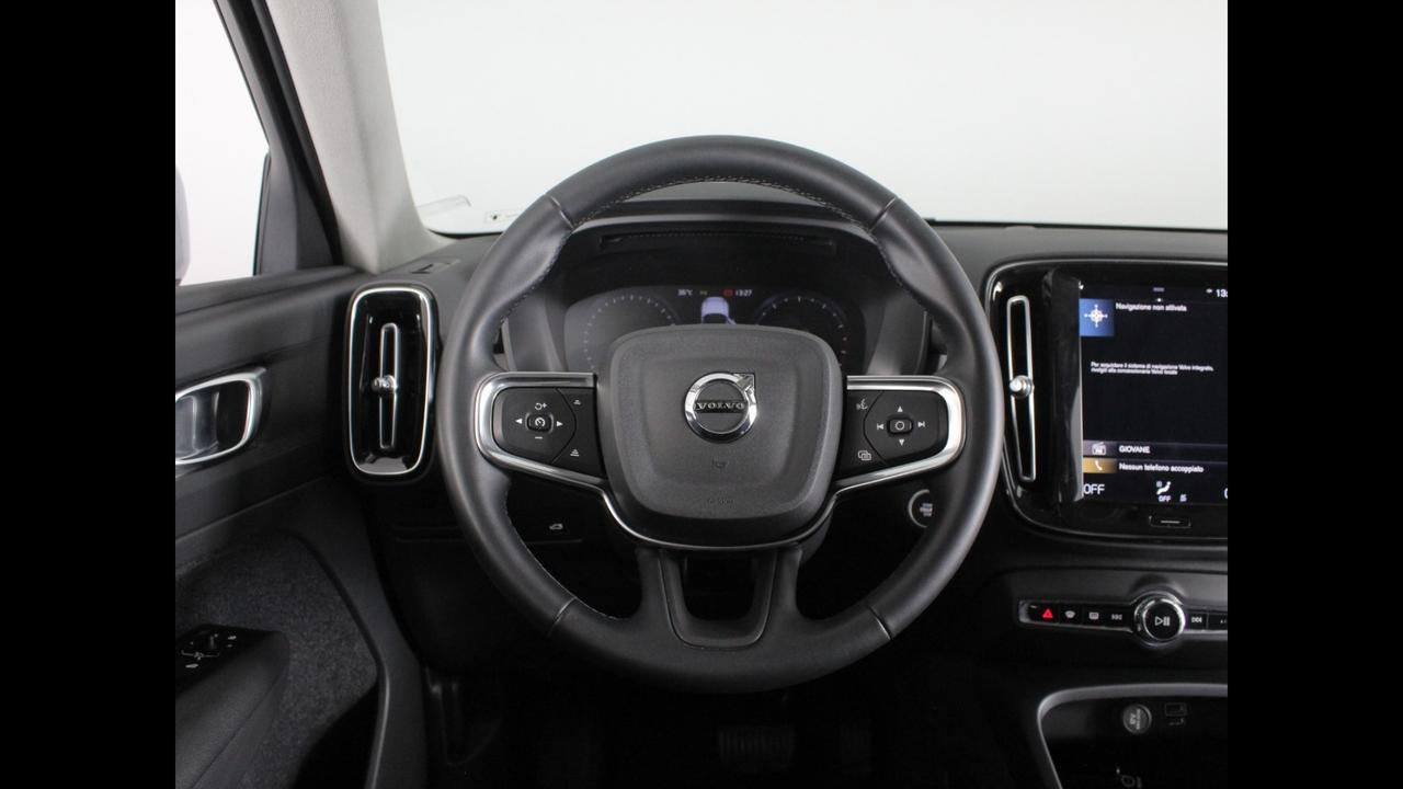 VOLVO XC40 - XC40 1.5 t3 Momentum 163cv auto my21