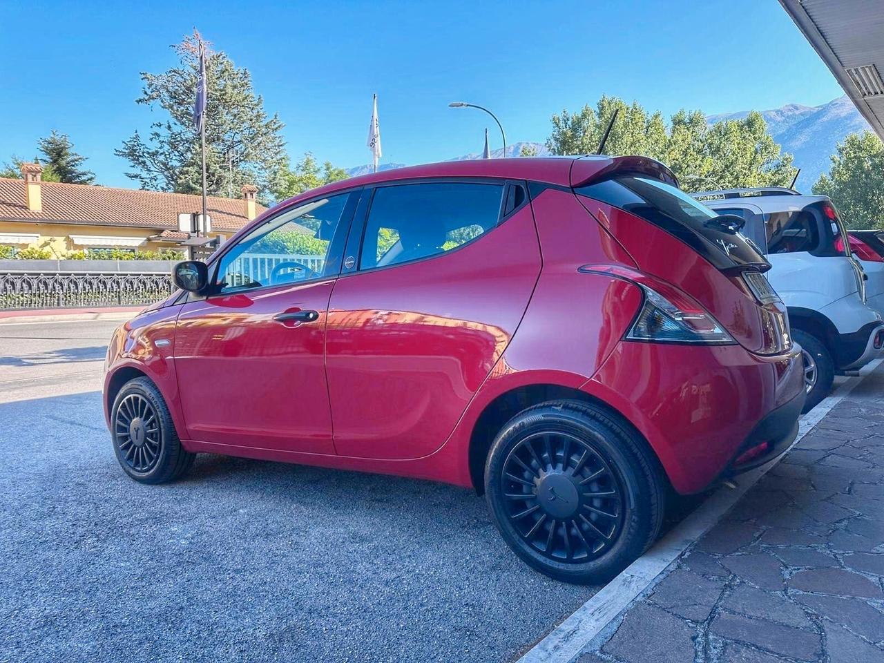 Lancia Ypsilon 1.0 Hybrid Ecochic Silver 70 CV