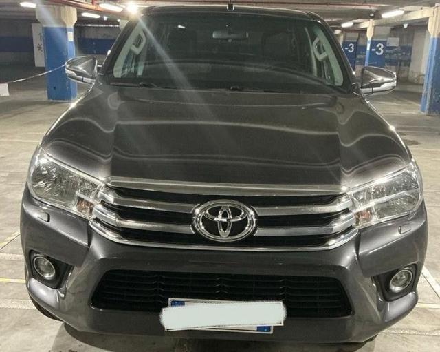 TOYOTA Hilux 2.4 D-4D 2WD 4 porte Double Cab Lounge