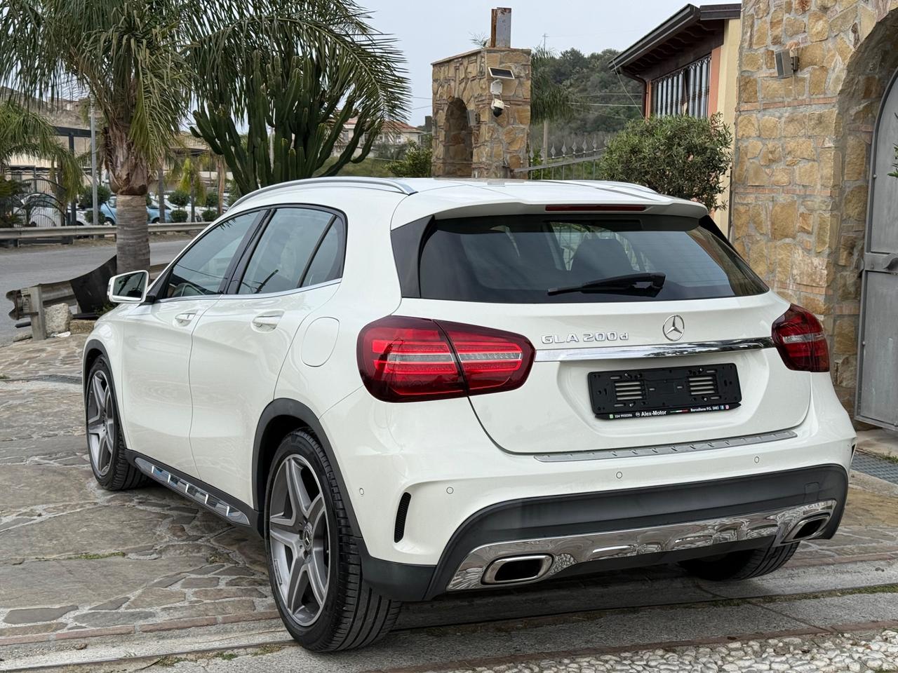 Mercedes-benz GLA 200 d Automatic Premium AMG Led Pelle Navy Cam 360*Bi xenon