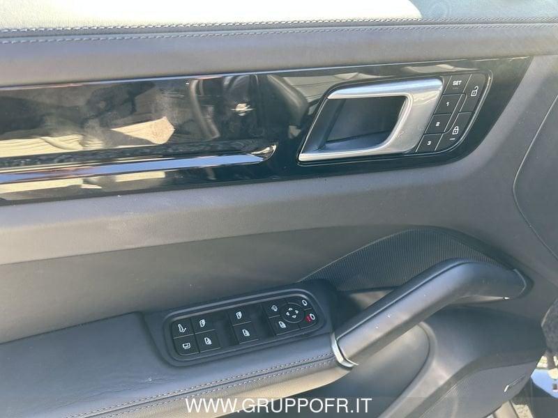 Porsche Cayenne Coupè Coupe 3.0 e-hybrid tiptronic - TETTO - BOSE - PACK BLACK - NETTO IVA