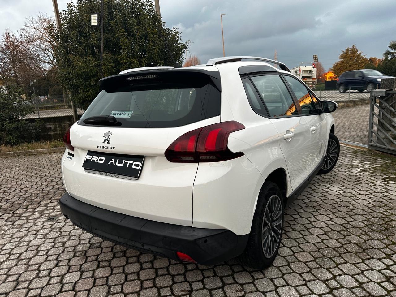 Peugeot 2008 PureTech 82 Allure GPL 117000 KM