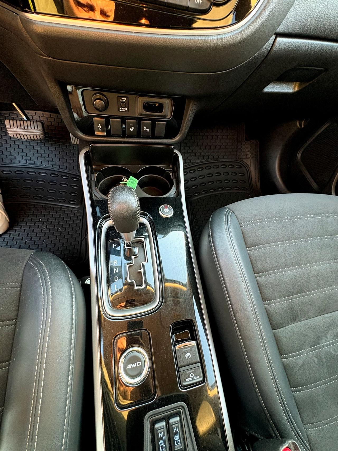 MITSUBISHI OUTLANDER 2.0b/GPL aut 4x4- 7POSTI-2019