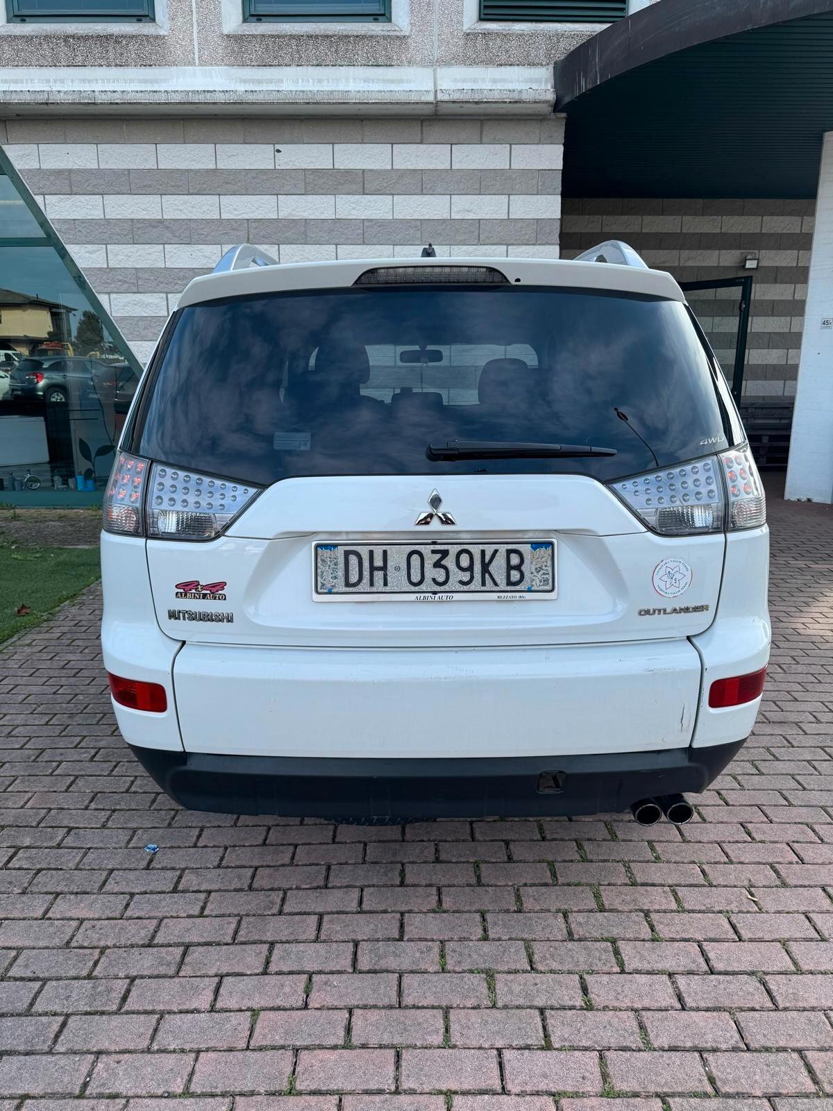 Mitsubishi Outlander 2.0 DI-D Instyle 7 p.ti DPF