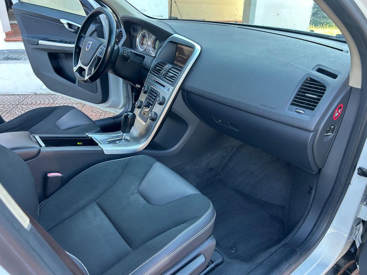 Volvo XC 60 XC60 D5 AWD Geartronic Momentum