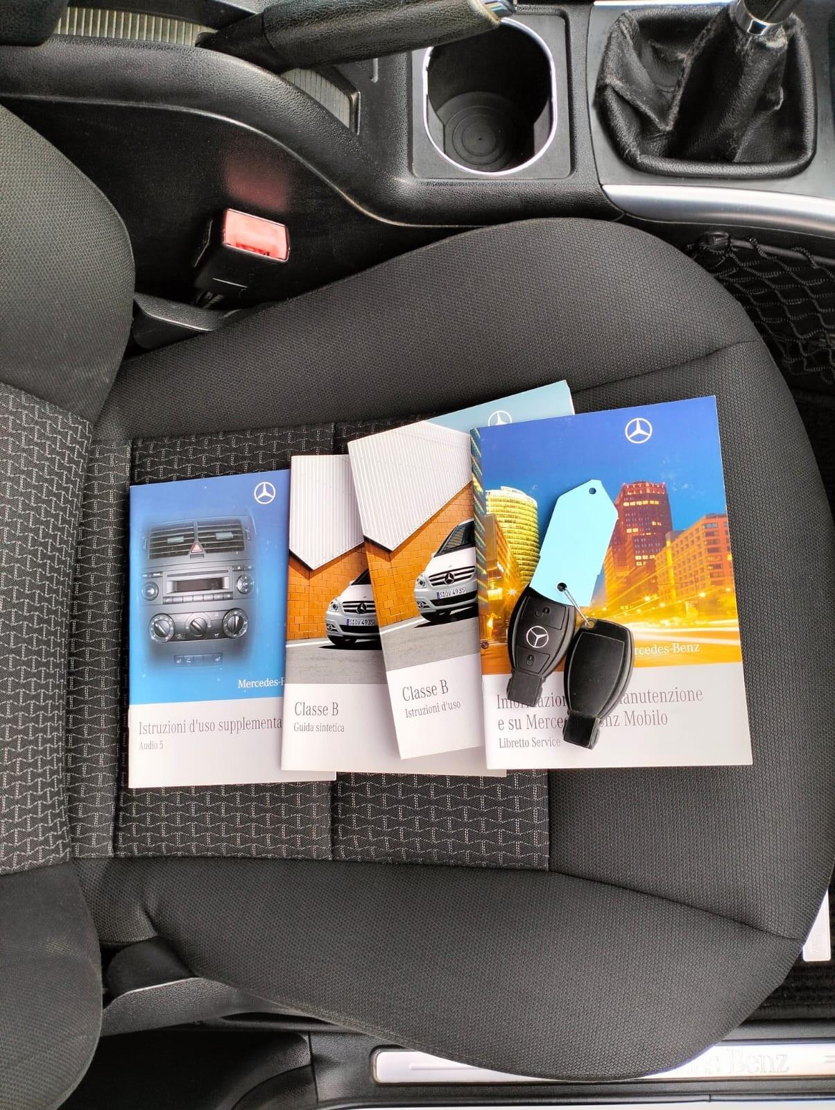 Mercedes-benz B 180 Benz Premium
