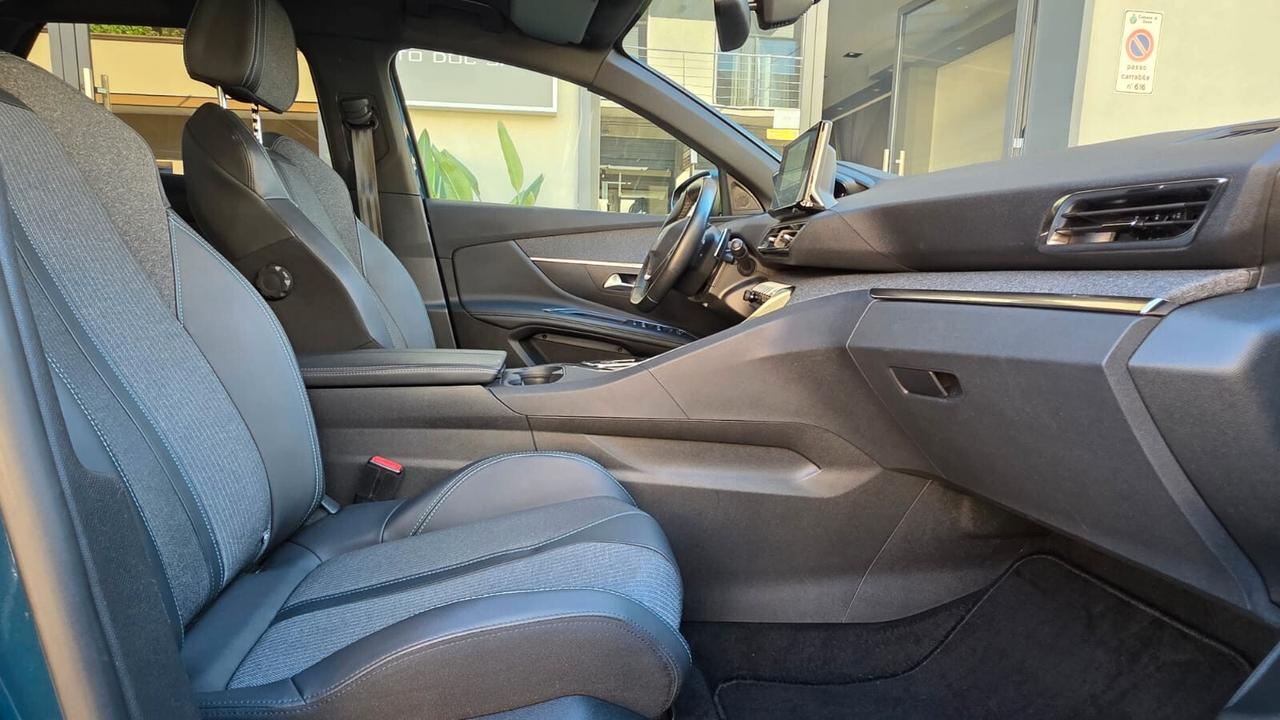 Peugeot 3008 HDi 130 EAT8 Allure Pack 24 Mesi Garanzia...