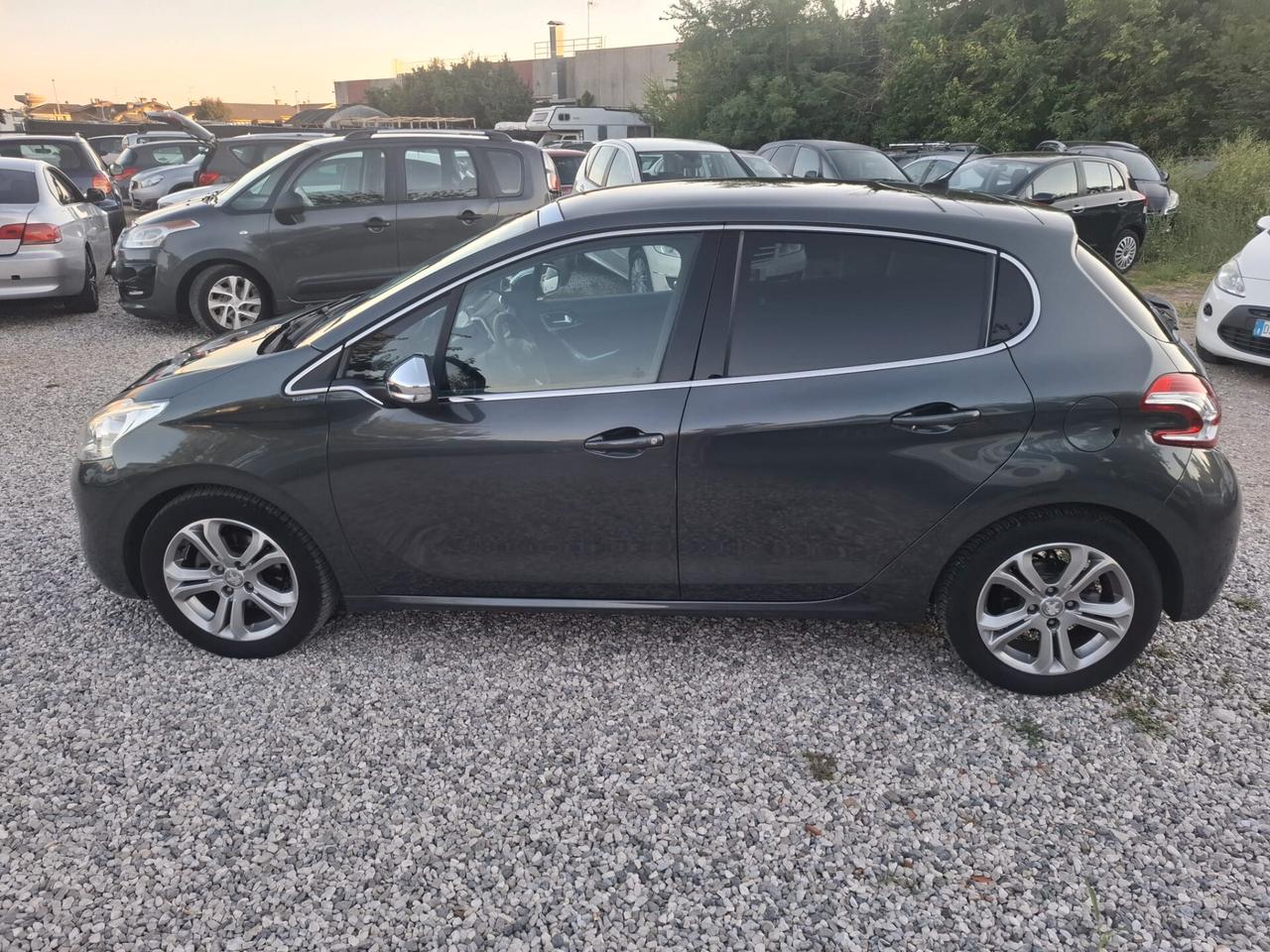 Peugeot 208 1.6 e-HDi 115 CV Stop&Start 5 porte Allure