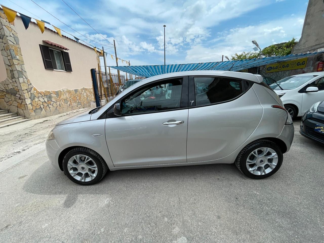 Lancia Ypsilon 1.2 69 CV 5 porte Gold