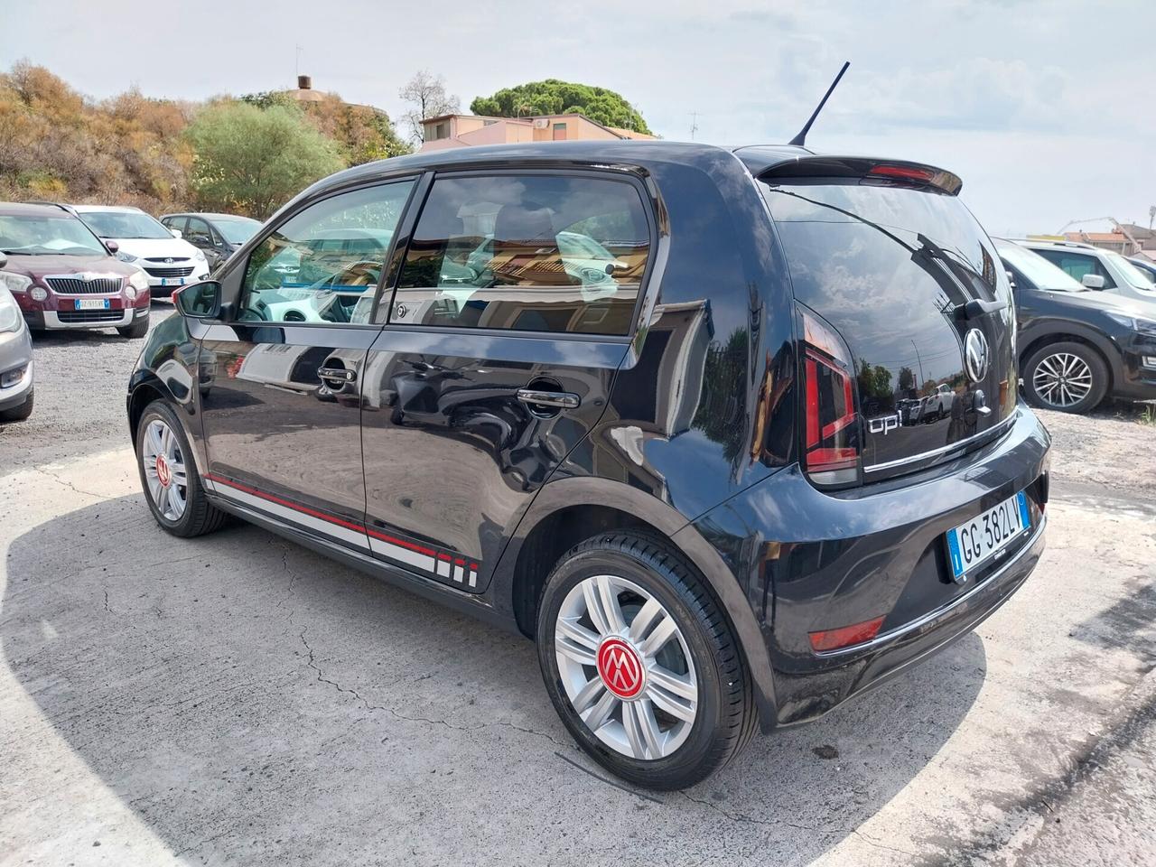 VOLKSWAGEN UP BENZINA SERIE SPECIALE BEATSAUDIO