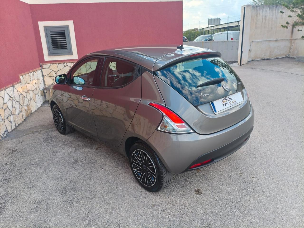 Lancia Ypsilon 1.0 FireFly 5 porte S&S Hybrid UnYca