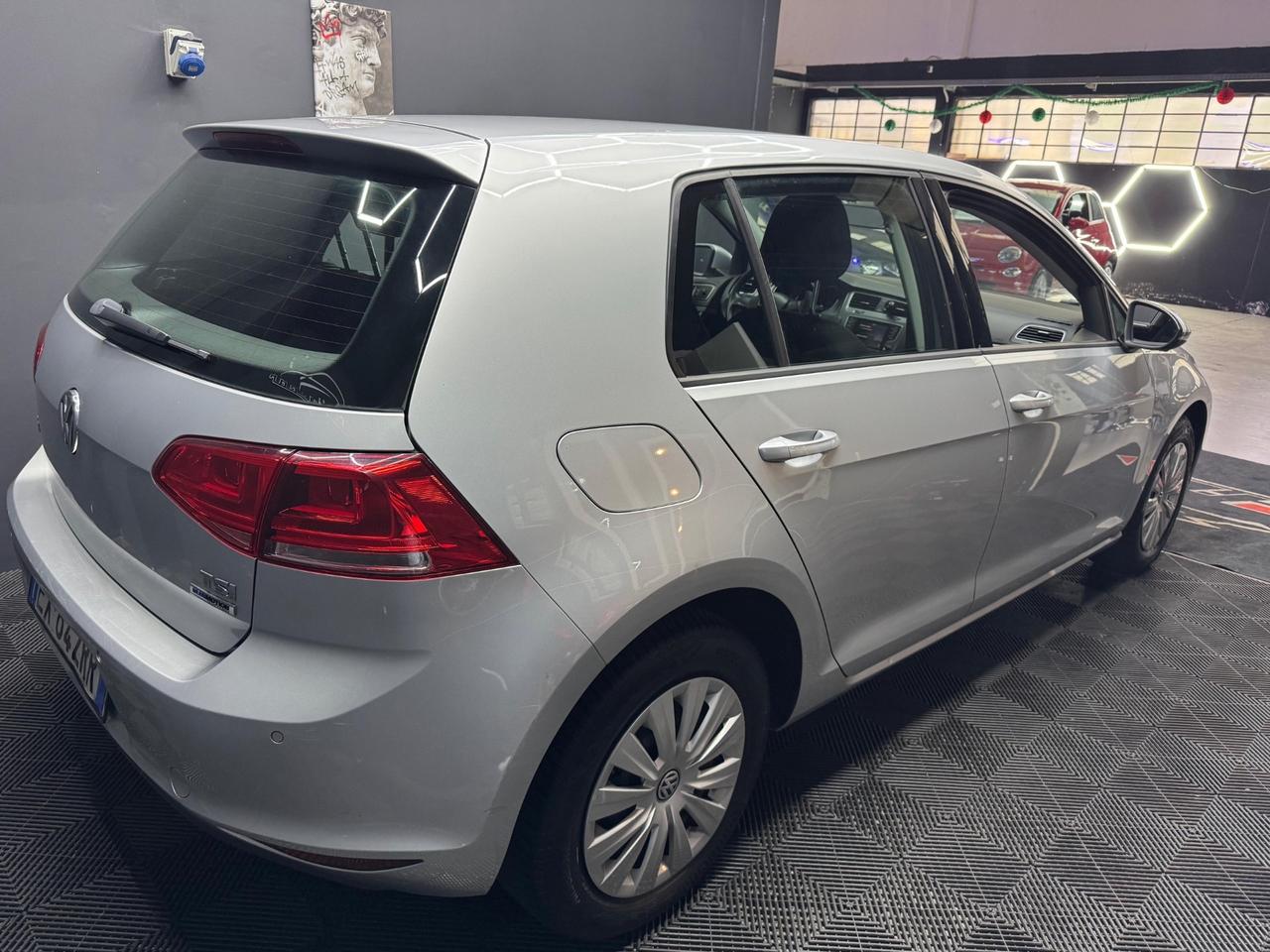 Vendesi Volkswagen Golf 1.2 TSI 85 CV – 2015